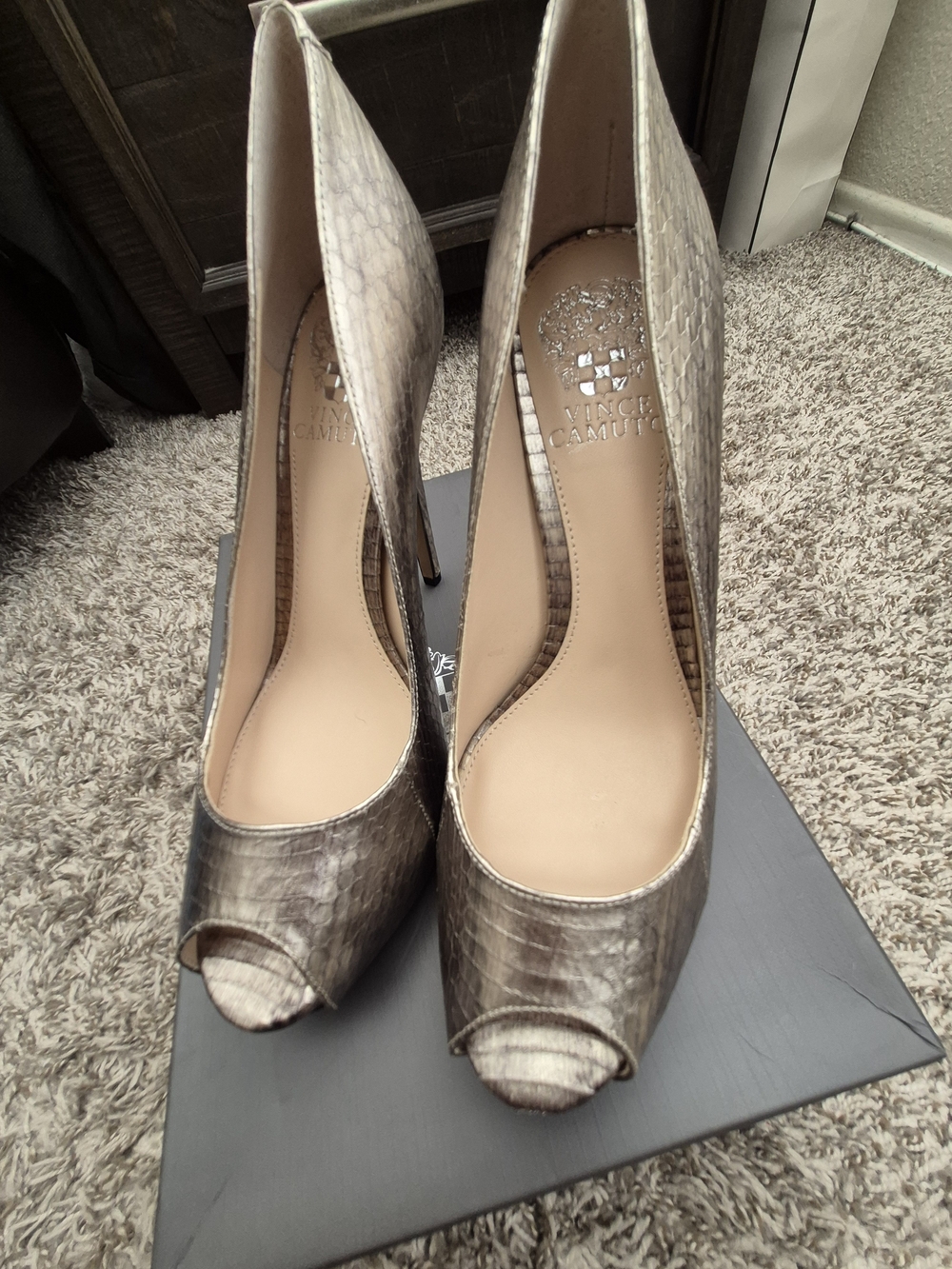 💕Vince Camuto Silver Metallic Snake Peep-Toe Stiletto Pumps💕